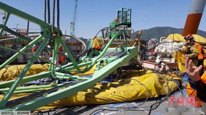 韓國(guó)三星重工一造船廠起重機(jī)倒塌2